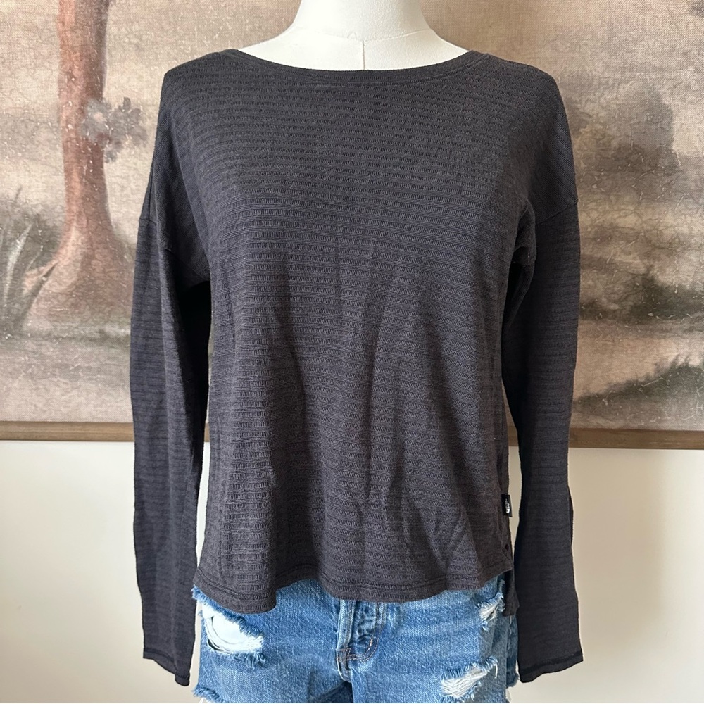 The North Face Women's Dark Gray Long Sleeve Top